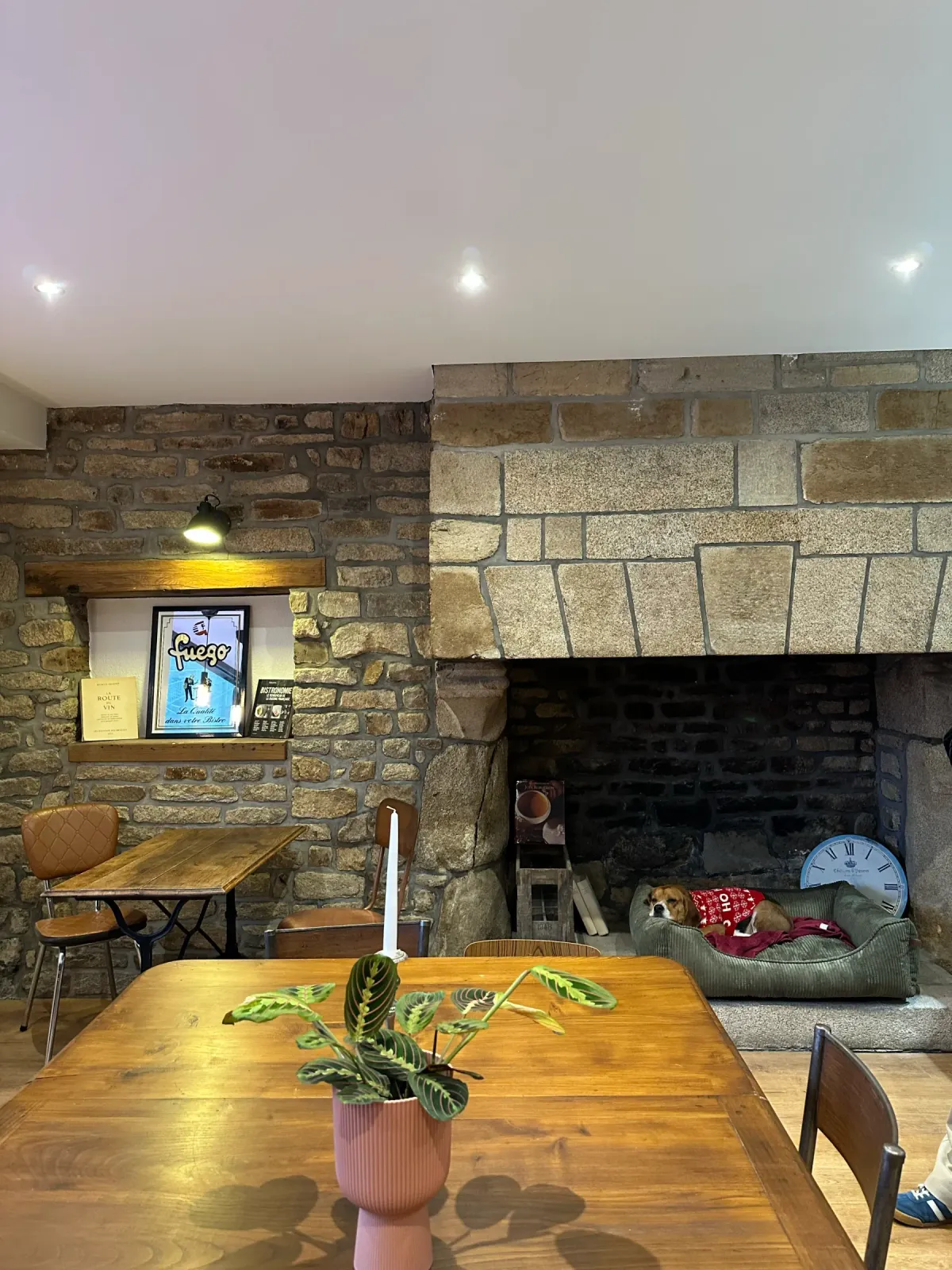 Bar à vin Plumelec - Détail décoration cosy et chaleureuse